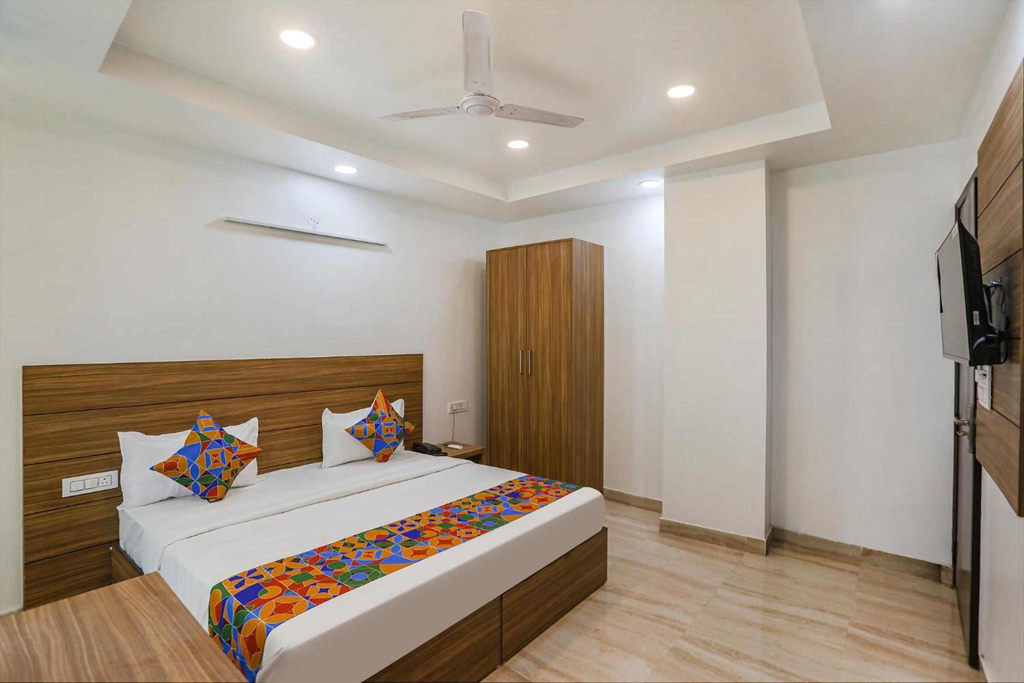 Fabhotel Unique Stay Noida Exteriör bild