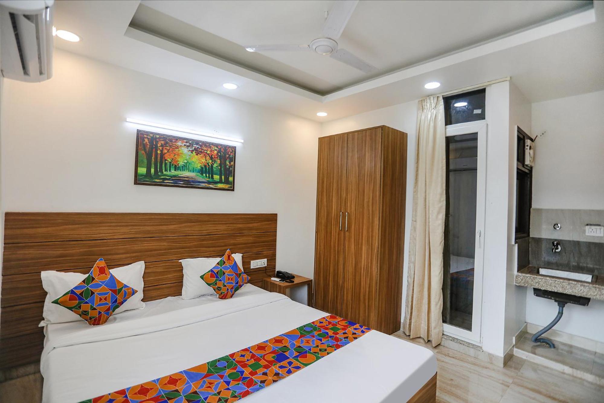Fabhotel Unique Stay Noida Exteriör bild