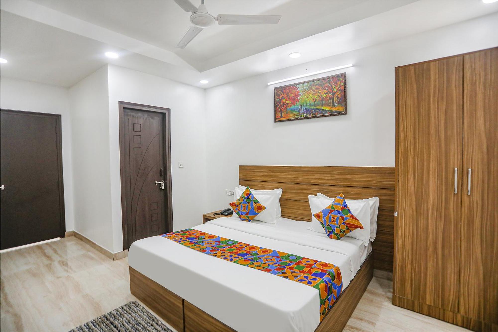 Fabhotel Unique Stay Noida Exteriör bild