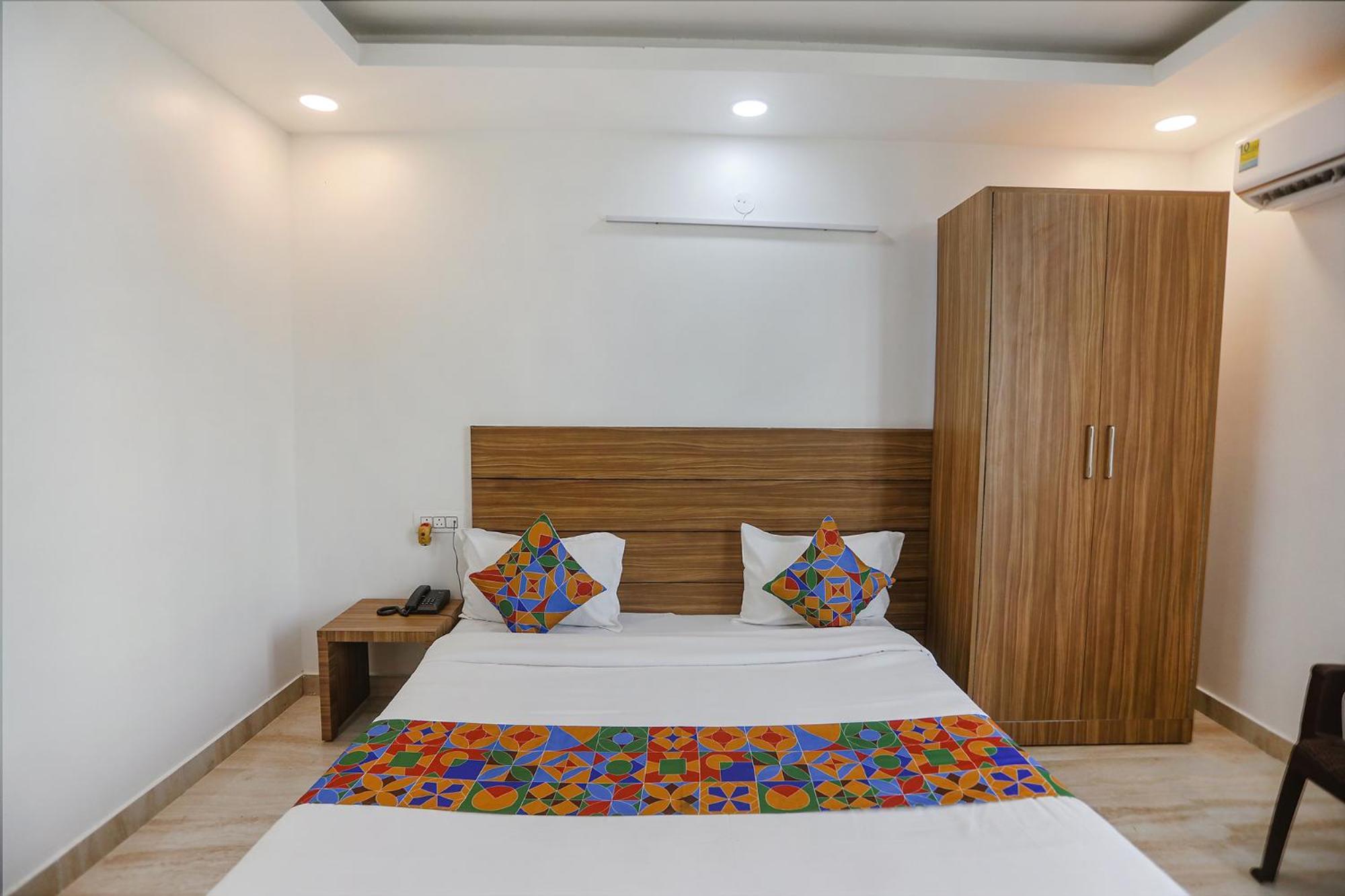 Fabhotel Unique Stay Noida Exteriör bild